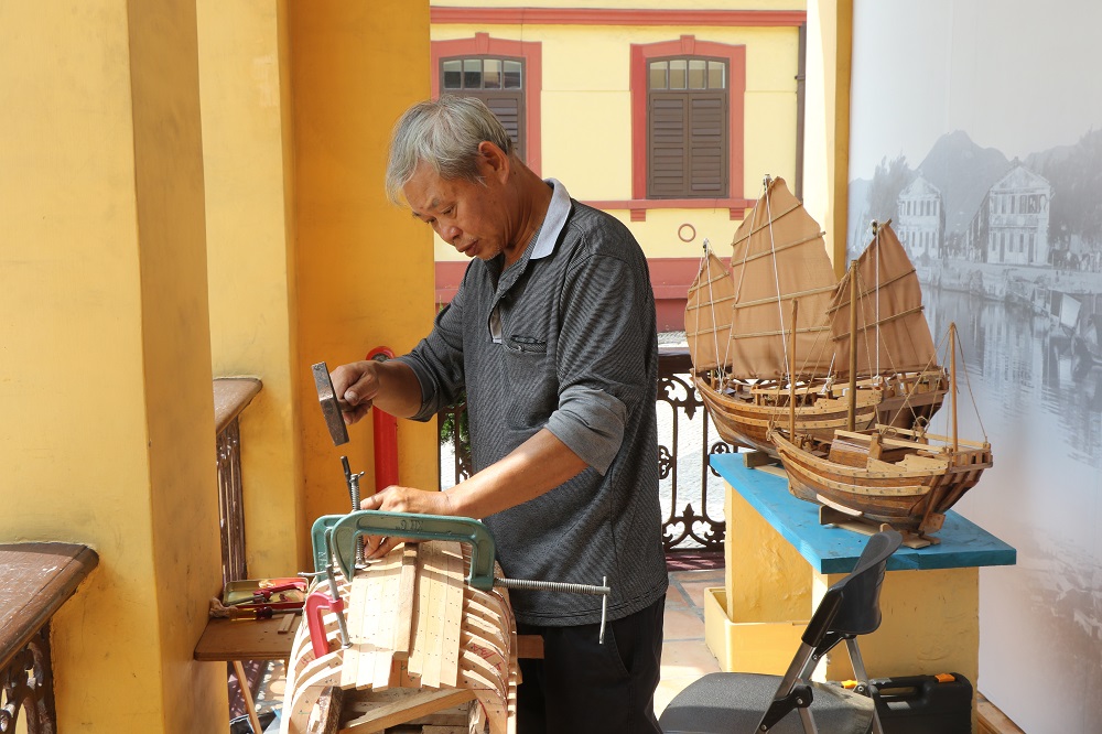 堅守夕陽 船匠的造船故事--訪澳門資深造船工匠溫泉
