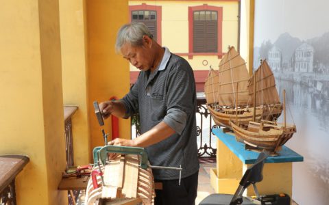 堅守夕陽 船匠的造船故事--訪澳門資深造船工匠溫泉