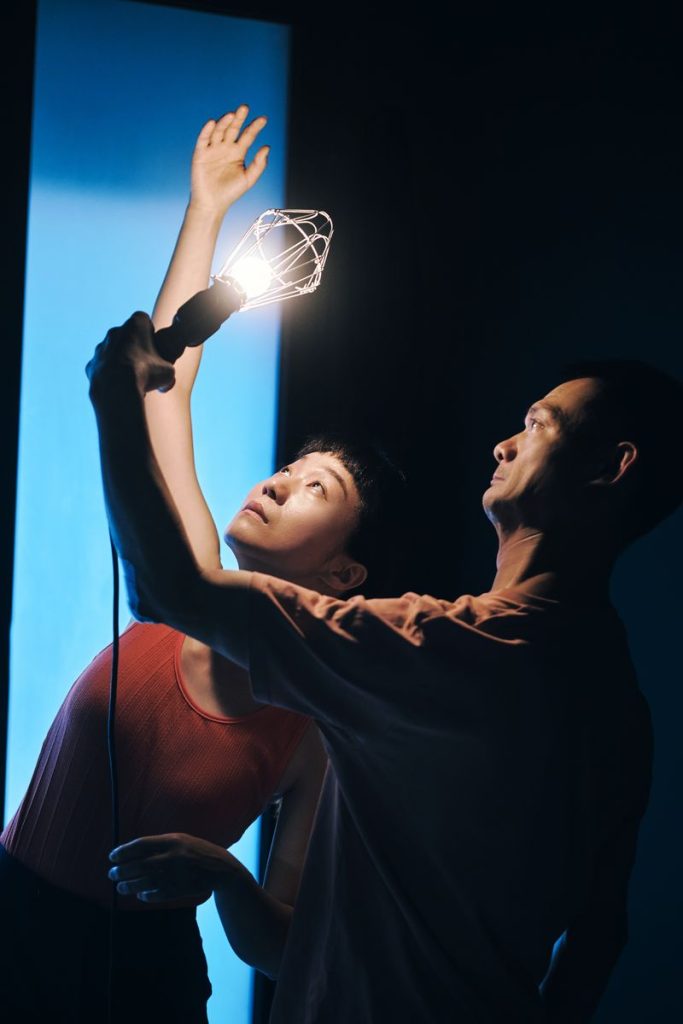 石頭公社最新劇場作品《你啟照》從久別重逢凝望人群中的個體