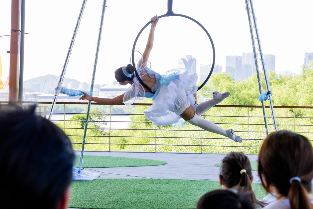 在荔枝碗中尋回童心