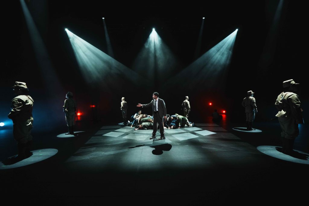 霜冰雪創作抗戰勝利八十周年獻禮《怒海血錨1945》系列舞台劇圓滿收官 