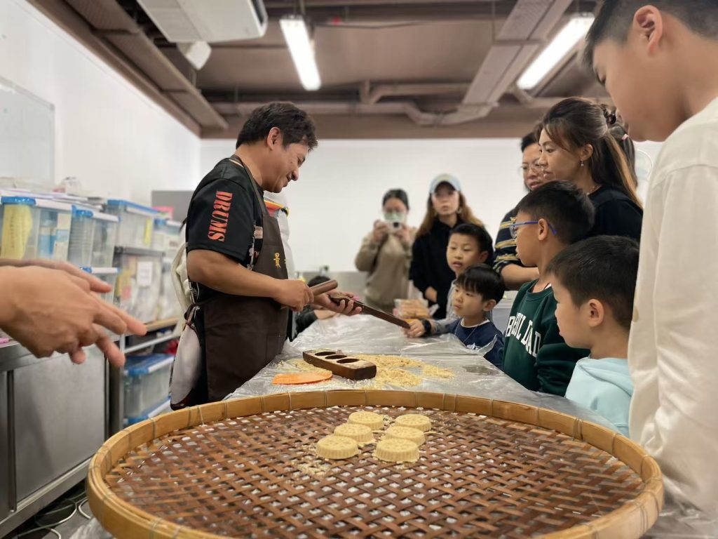公益課堂《爺爺奶奶一堂課》薪傳非遺 親子攜手點燃澳門文化傳承之火