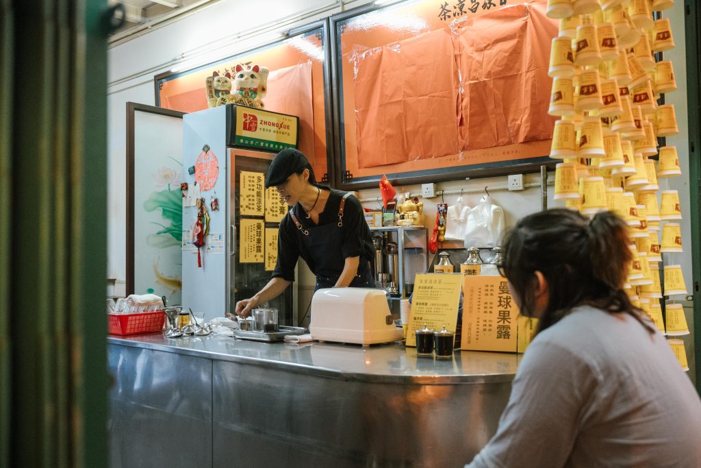 馮兆恆與涼茶文化的創新之路