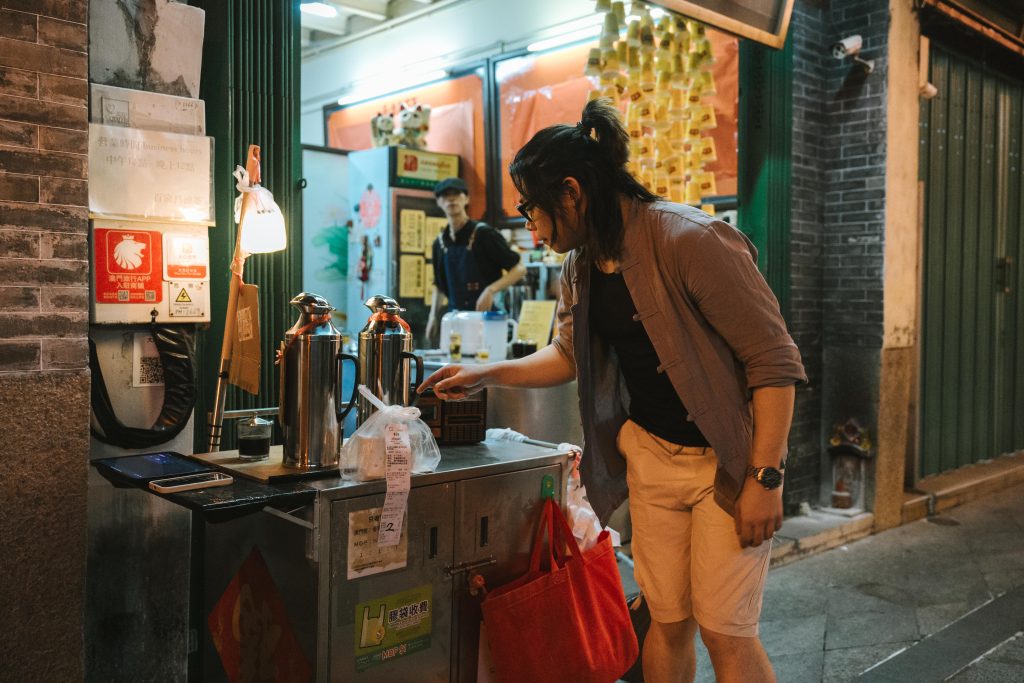 馮兆恆與涼茶文化的創新之路