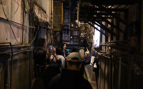 在消逝的迷宮中，重構記憶之場：評怪老樹劇團《祐漢新新村》