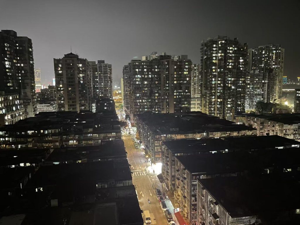 在消逝的迷宮中，重構記憶之場：評怪老樹劇團《祐漢新新村》