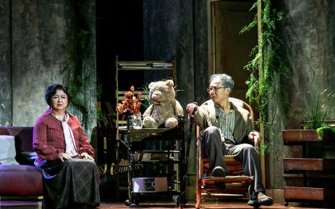 在牌局的黃昏中，凝視人性的底色：評曉角50週年演出《The Gin Game紙牌遊戲》