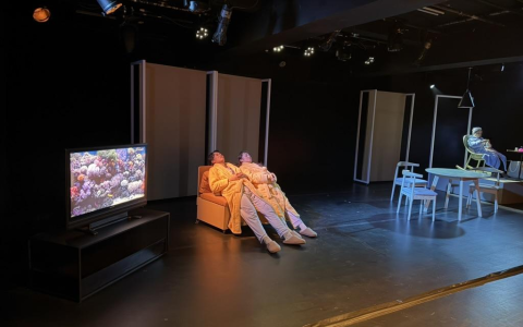 躺平作為一種生活姿態──評《躺平家族》