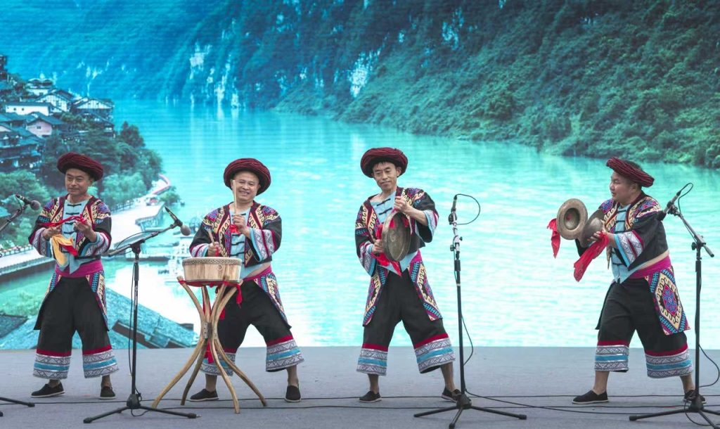 走進「駿馬銜瑞臨新歲」澳門新春城市劇場