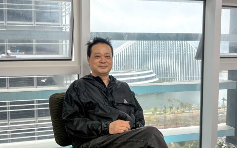 顧躍描繪中華民族拼搏精神