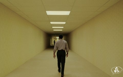 在無盡的空間中直面內心深淵：評《後室》的壓抑與解脫