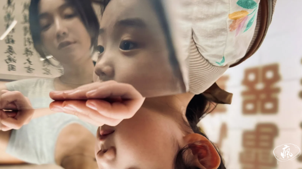 《左撇子女孩》- 不幸人生裂縫裡尋找光